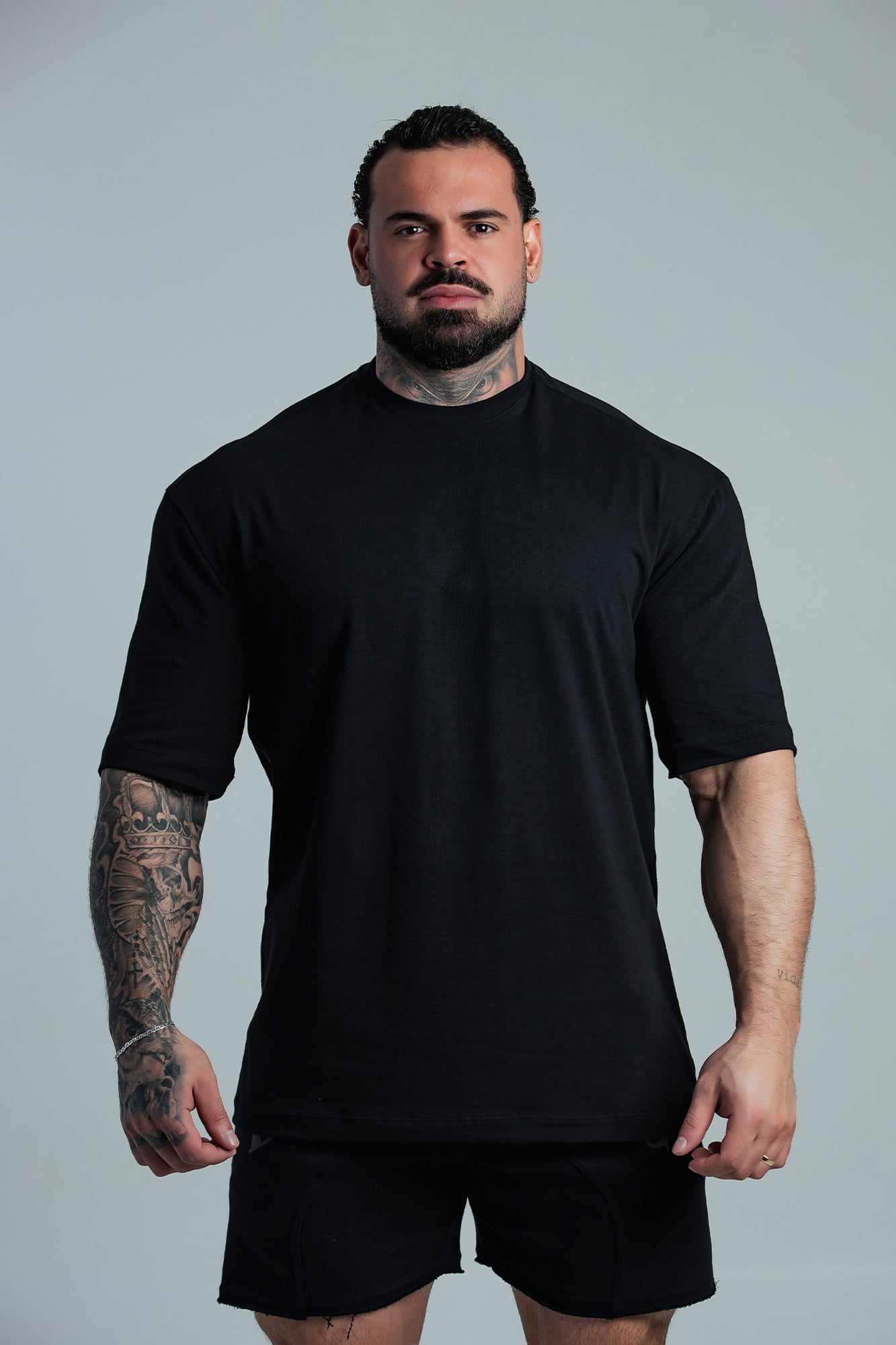 CAMISETA OVERSIZED BASIC PRETA